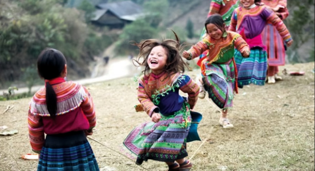 "Giáo dục để mỗi trẻ biết yêu thương đồng chua nước mặn, biết quý cái dải cát trắng trải dài..."